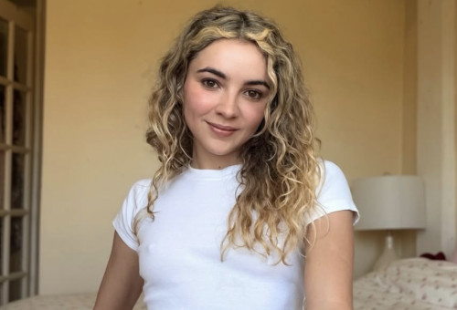 קיבלה כ-480 שקל כדי לדרוך על לחם (צילום: צילום מסך)