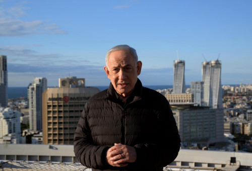 בנימין נתניהו על גג הקריה  (צילום: אבי אוחיון לעמ)