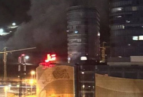 תקיפת בניין הפרלמנט בטהרן (צילום: רשתות ערביות)