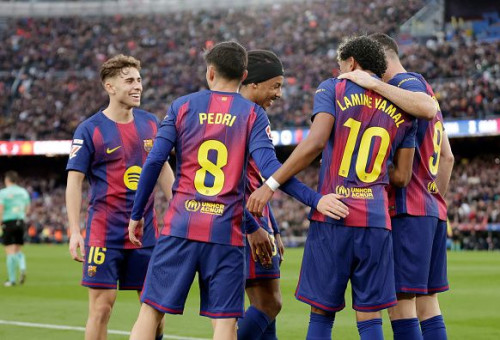 שחקני ברצלונה חוגגים (צילום: Soccrates Images)