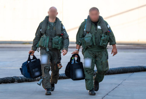 טייסי חיל האוויר חוזרים מתקיפה באיראן  (צילום: דובר צהל)