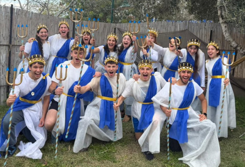 מדריכי פנימיית בית טוביה מחופשים בפעילות פורים (צילום: באדיבות עמותת קמ"ה)