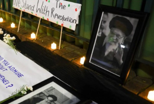 סטודנטים בבריטניה נפגשו לזכרו של עלי חמינאי (צילום: צילום מסך רשת X)