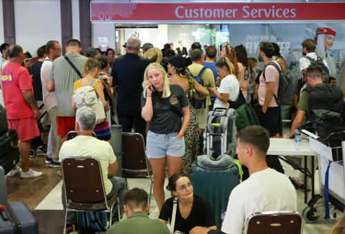 שדה התעופה בדובאי לאחר המתקפה האיראנית (צילום: רויטרס)