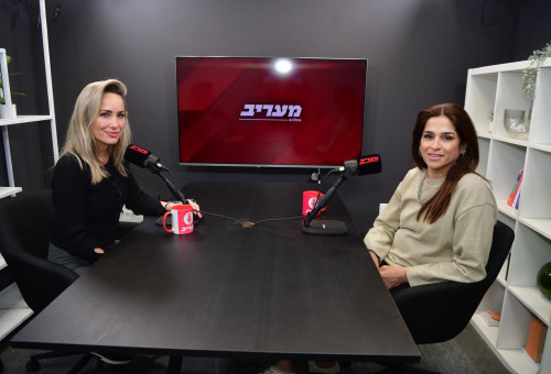מירב בן ארי מתארחת בפודקאסט של מיקי לוין (צילום: אבשלום ששוני)