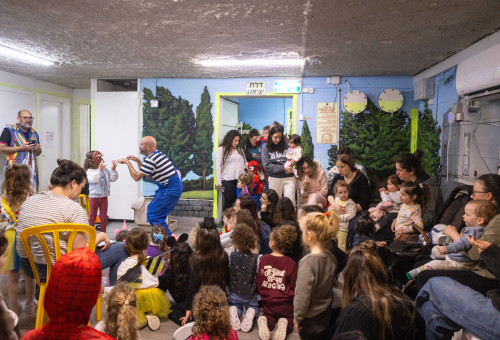 להפוך את הממ"ד לבית ספר למיליונרים צעירים (צילום: מרים אלסטר פלאש 90)