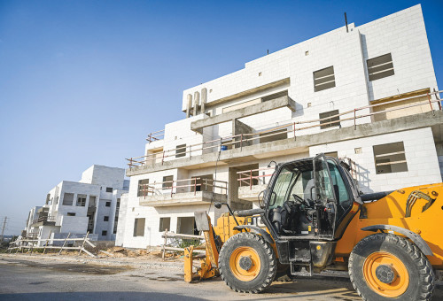 אתר בנייה בדרום הארץ (צילום: מיכאל גלעדי, פלאש 90)