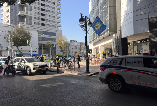 זירת הדקירה ברחוב ביאליק ברמת גן  (צילום: זק"א)