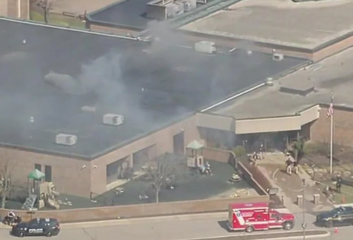 פיגוע דריסה וחשד לירי בבית כנסת בדטרויט, ארה"ב (צילום: צילום מסך CBS)