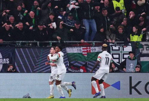 קניקובסקי חוגג את שער היתרון נגד בראגה (צילום: אימג'בנק  GettyImages, David Balogh - UEFA)