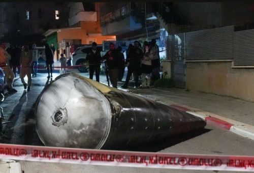 שברי יירוט שנפלו בגליל (צילום: דוברות המשטרה)