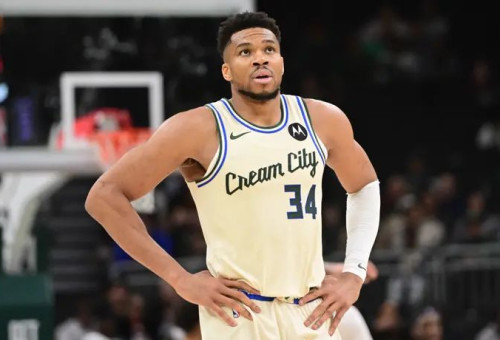 חזר לתבוסה נוספת. יאניס אנטטוקומפו (צילום: רויטרס)