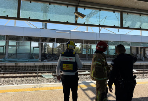 הפגיעה בתחנת הרכבת בחולון (צילום: תיעוד מבצעי מד"א)