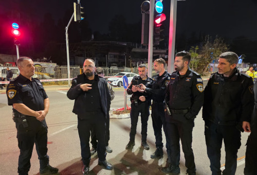 זירת הרצח בחולון (צילום: דוברות המשטרה)