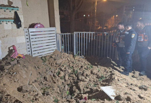 זירת הנפילה בגן בקריית אתא (צילום: שימוש לפי סעיף 27א')