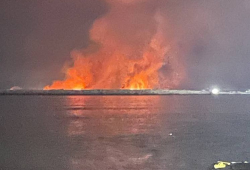 שרפה בנמל בנדר לנגה באיראן (צילום: רשתות חברתיות)
