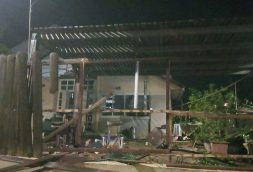 אחת מזירות ההרס בדימונה לאחר נפילת הטיל (צילום: שימוש לפי סעיף 27א')