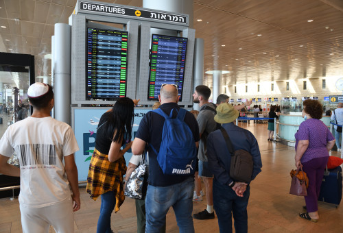 נוסעים בנתב"ג (צילום: גילי יערי פלאש 90)