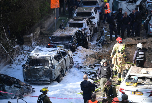 זירת ההרס בתל אביב מפגיעת הטיל מאיראן  (צילום: אבשלום ששוני)
