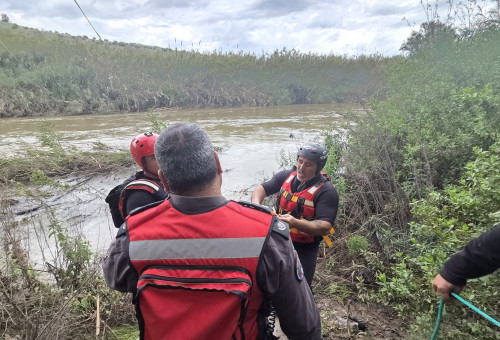חילוץ אדם שנסחף בנהר הירדן  (צילום: כב"ה צפון)