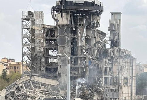 בניין של ארגון תעשיות האלקטרוניקה של משרד ההגנה האיראני אחרי תקיפת חיל האוויר (צילום: ללא קרדיט)