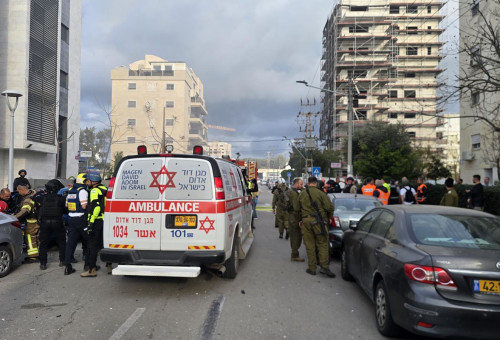 זירת נפילת הטיל האיראני בנהריה (צילום: תיעוד מבצעי מד"א)