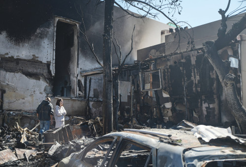 זירת ההרס מנפילת טיל איראני בנהריה (צילום: רויטרס)