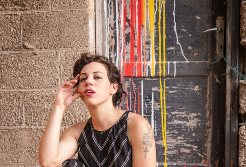 טליה אליאב. שרשרת זהב (צילום: יערה אורן)