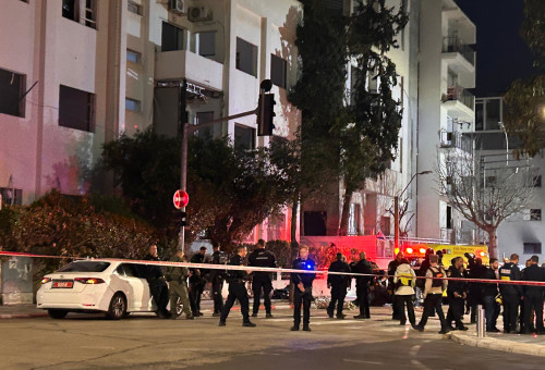 זירת הנפילה בתל אביב (צילום: אבשלום ששוני)