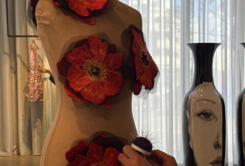 "שמלת הכלניות" של ירון מינקובסקי (צילום: יח"צ)