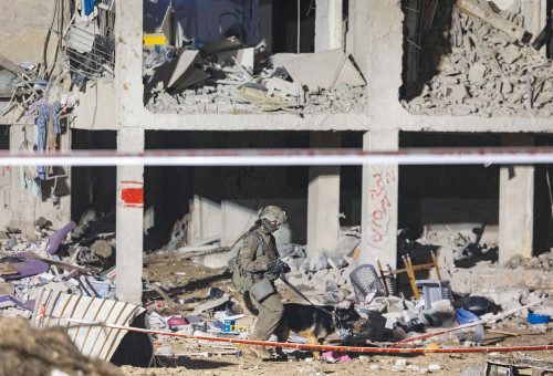 זירת הנפילה בערד (צילום: חיים גולדברג פלאש 90)