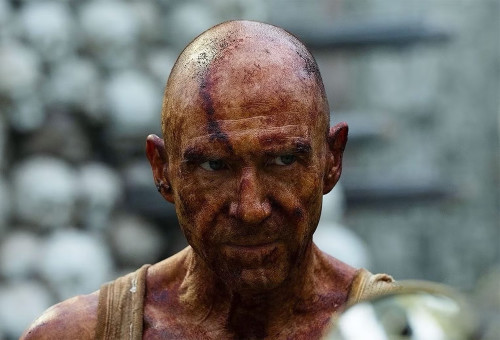 רייף פיינס בסרט "28 שנה אחרי" (צילום: נטפליקס)