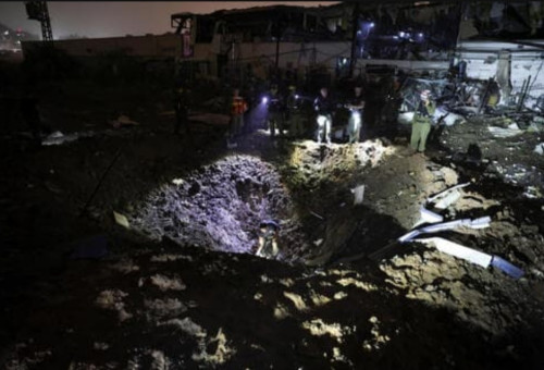 מטח הטילים מאיראן: מכתש נפער מאחורי בית ספר בפתח תקווה (צילום: שימוש לפי סעיף 27א')