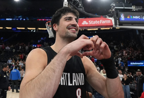 דני אבדיה אחרי ניצחון של פורטלנד טרייל בלייזרס (צילום: רויטרס)