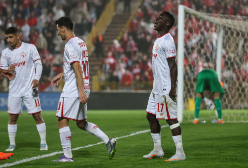 קינגס קאנגווה שחקן הפועל באר שבע חוגג שער (צילום: לירון מולדובן)