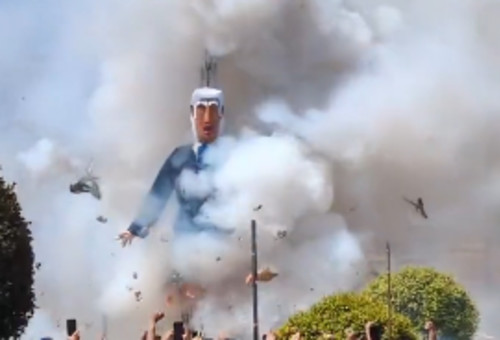 בובה בדמות בנימין נתניהו עולה באש בספרד (צילום: צילום מסך, שימוש לפי סעיף 27א' לחוק זכויות יוצרים)