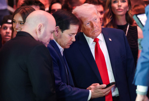 טראמפ ורוביו במהלך הקרב  (צילום: רויטרס)