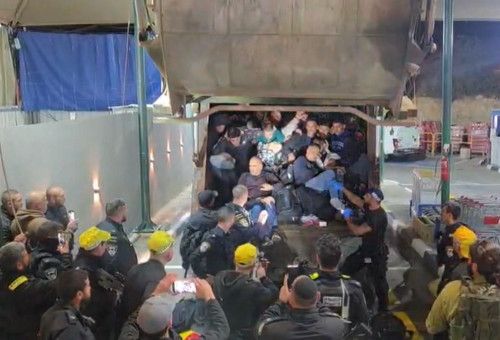מעצר השב"חים במשאית זבל (צילום: דוברות המשטרה)