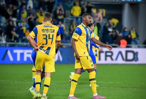 יונס מלדה שחקן מכבי תל אביב (צילום: אריאל שלום)