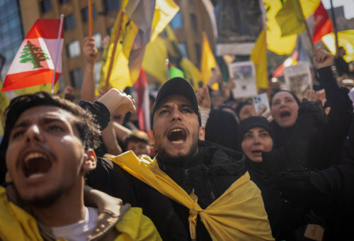 תומכי חיזבאללה בלבנון (צילום: רויטרס)