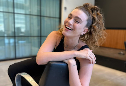 קוקו גבוה מתוח (צילום: אילן מרגלית סטודיו )