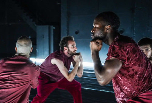 ליאור תבורי מזקק את הגבריות ב-SUCCUS (צילום: אפרת מזור)