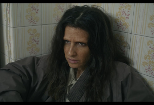 דאנה איבגי בסרט "חיים ללא כיסוי" (צילום: מידן ארמה)