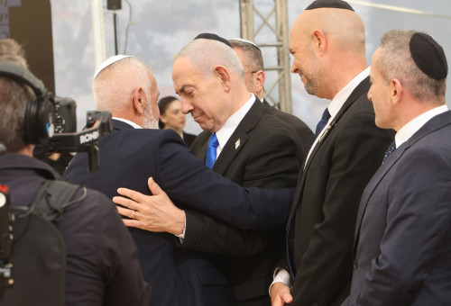 ראש הממשלה בנימין נתניהו בטקס פתיחת יום הזיכרון ביד לבנים (צילום: מארק ישראל סלם)