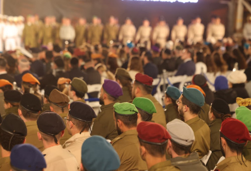 חיילי צה"ל בטקס יום הזיכרון בכותל (צילום: מרק ישראל סלם)