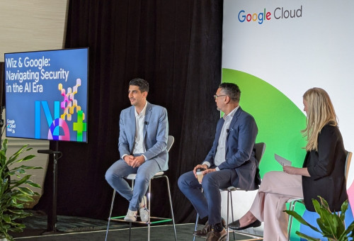 ינון קוסטיקה, מייסד שותף וסמנכ"ל מוצר של Wiz, ופרנסיס דה-סוזה, COO ונשיא מוצרי אבטחה של Google Cloud (צילום: Google Cloud)