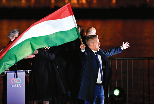 פיטר מדיאר חוגג את נצחונו בבחירות (צילום: רויטרס)