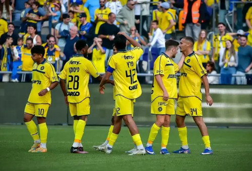 שחקני מכבי תל אביב (צילום: אריאל שלום)