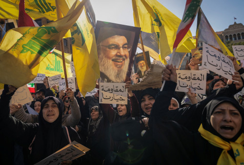 תומכי חיזבאללה בלבנון (צילום: REUTERS/Adnan Abidi)