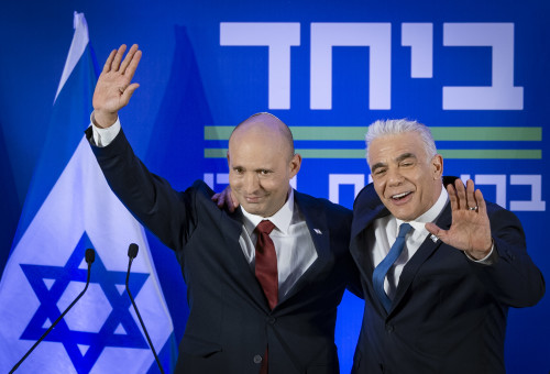 יאיר לפיד ונפתלי בנט (צילום: חיים גולדברג, פלאש 90)